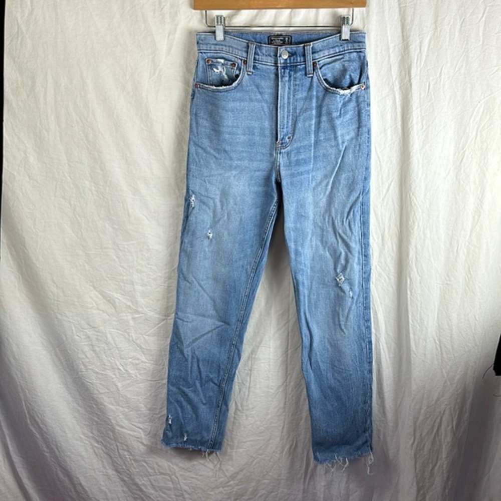 Abercrombie & Fitch Ultra High Rise Mom Jean Light wash Size 28/6L